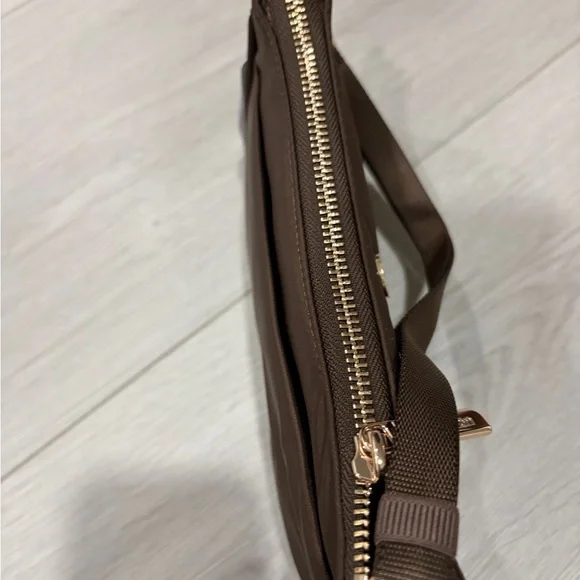 *LIMITED EDITION COLOR* NWT BROWN LULULEMON PURSE - Picture 4 of 5